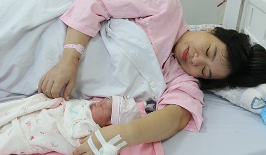 Hạnh phúc của người mẹ trải qua 4 lần phẫu thuật, 6 đợt chọc trứng, 8 lần chuyển phôi