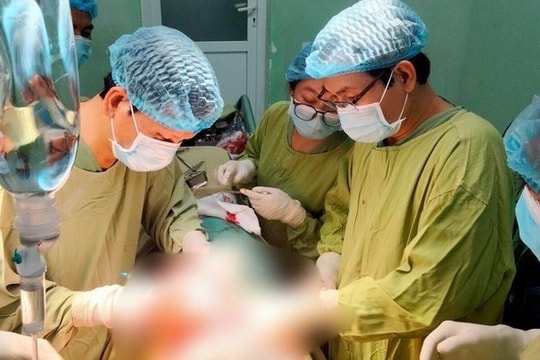 Quảng Ngãi: Cứu sống bệnh nhân bị khúc gỗ đâm thủng phổi, gãy 4 xương sườn