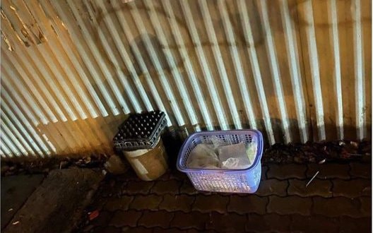 Hà Nội: Hai bé gái bị bỏ rơi ở đường vành đai 3