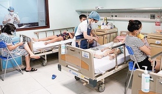 Sáng 4/10: Gần 10,6 triệu người mắc COVID-19 ở nước ta đã khỏi; Có hơn 3.100 trẻ nhiễm virus Adeno