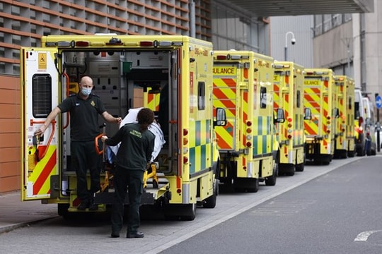 Vương quốc Anh thiếu hụt nhân lực y tế trầm trọng 