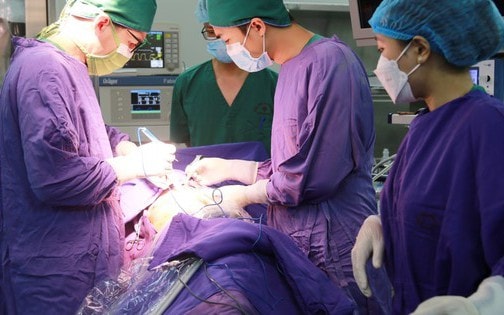 Quảng Ninh: Người đàn ông được cứu sống nhờ phẫu thuật nội soi cắt phổi trái