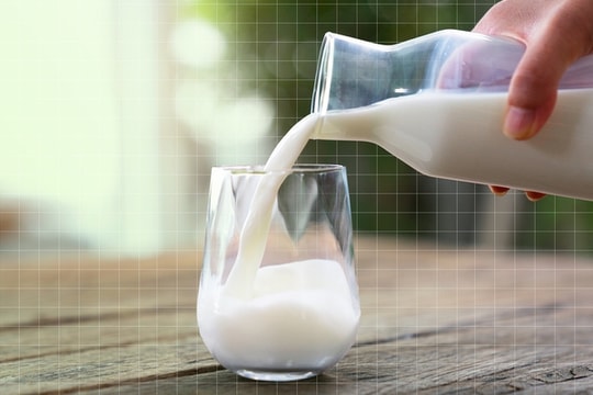 Những mối nguy khi cho trẻ uống quá nhiều sữa