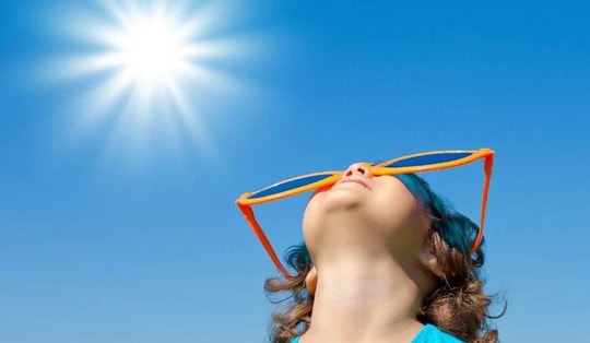 Có nên nhìn mặt trời để chữa cận thị?