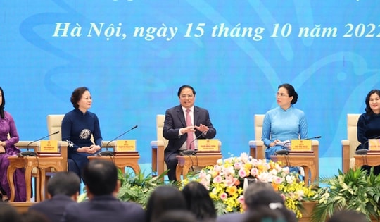 Thủ tướng Chính phủ đối thoại với phụ nữ Việt Nam