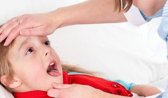 Trẻ bị viêm amidan cấp cần lưu ý gì khi giao mùa?