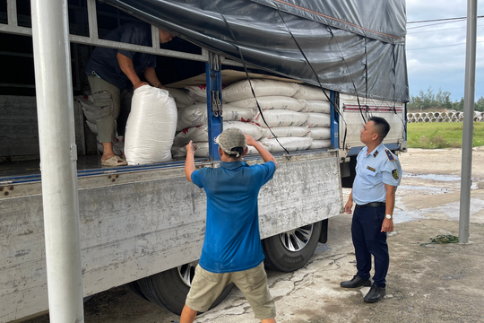 Phú Yên: Phát hiện 15 tấn đường cát có dấu hiệu nhập lậu