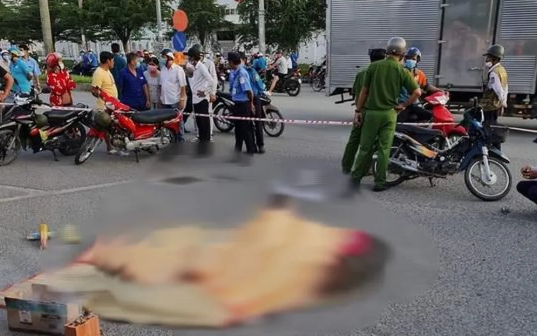 Long An: 3 mẹ con tử vong sau va chạm với xe bồn