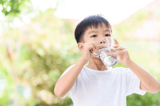 Trẻ em nên uống nước ở nhiệt độ nào là hợp lý nhất?