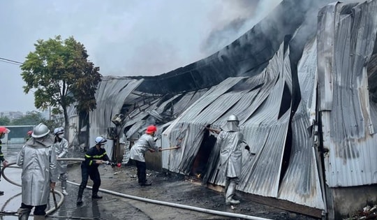 Khởi tố vụ cháy nhà xưởng gần chợ ở Hà Đông khiến một người tử vong