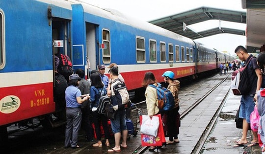 Giá vé tàu hỏa tiếp tục giảm mạnh trước Tết