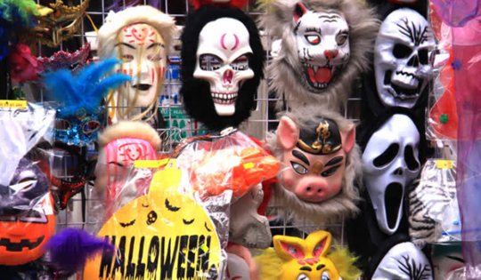 Cảnh báo nhiều trẻ bị bỏng rộp, đau rát da, nguy hiểm đến sức khoẻ vì đồ hóa trang Halloween