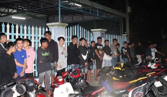 Cảnh sát ‘mật phục’ bắt giữ nhiều nhóm đối tượng nẹt pô, lạng lách, đánh võng trên phố