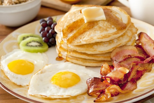 Có nên bỏ bữa sáng để giảm cân?