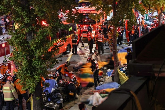 Từ thảm kịch giẫm đạp ở Hàn Quốc: Làm sao để an toàn trong đám đông hoảng loạn?