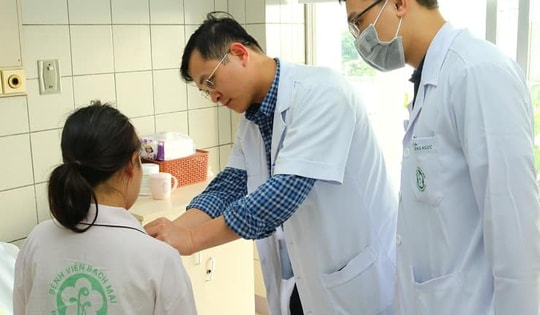 Phẫu thuật thành công khối u trung thất hơn 4kg chèn ép toàn bộ khoang phổi của bệnh nhân