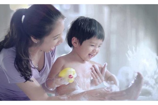 Những lưu ý khi tắm cho trẻ