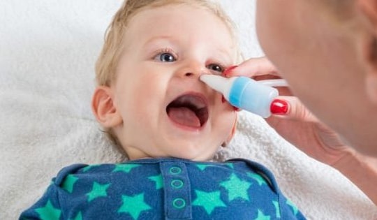 Hướng dẫn dùng thuốc nhỏ mũi cho trẻ em