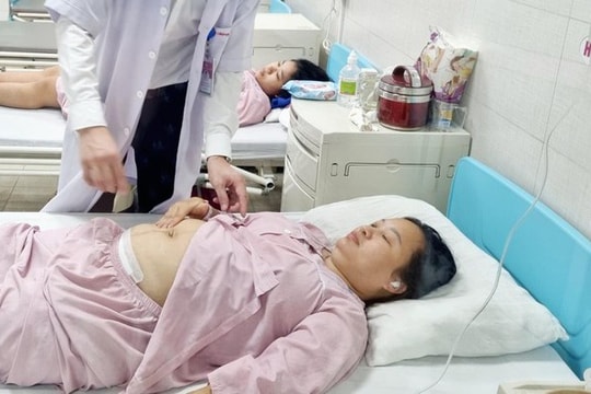 Vừa mổ lấy thai, vừa 'bóc' 24 khối u cho sản phụ 27 tuổi