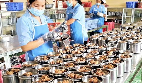 Ngành giáo dục siết chặt ATTP trường học sau vụ ngộ độc tại Trường Ischool Nha Trang