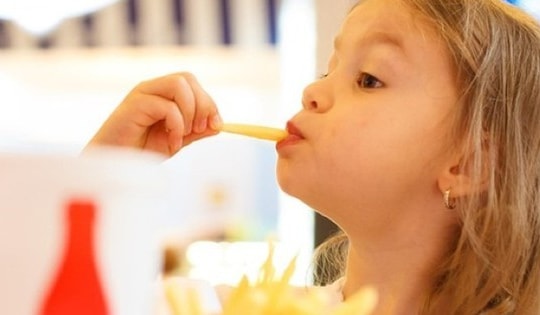 Điểm mặt những thực phẩm có thể gây dậy thì sớm ở trẻ