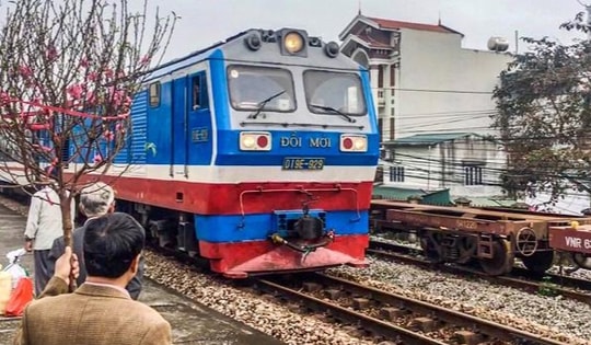 Hành khách cần lưu ý gì khi mua vé tàu Tết 2023?