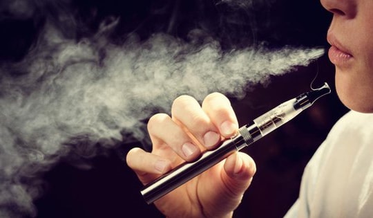 Tỷ lệ sử dụng thuốc lá điện tử gia tăng, chuyên gia khuyến cáo gì về những nguy hại với sức khoẻ?