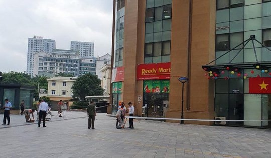 Người đàn ông rơi từ tầng cao ở chung cư Kim Văn - Kim Lũ