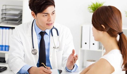 Nên làm gì khi bé gái dậy thì sớm?