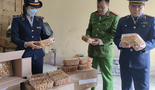 Thu giữ gần 1.500 hộp mì tôm chiên ăn liền nhập lậu