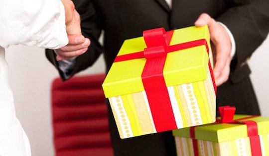 Hà Nội nghiêm cấm biếu, tặng quà Tết cho lãnh đạo bằng mọi hình thức