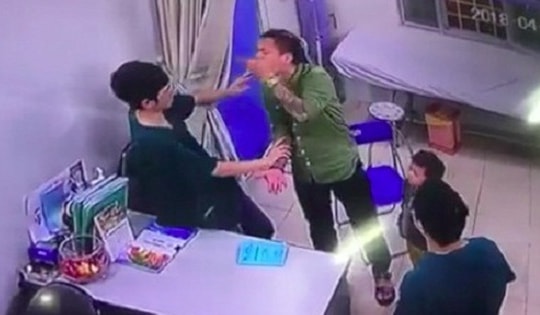 Công an Hà Nội công bố 30 đường dây nóng, chặn tình trạng hành hung nhân viên y tế tại bệnh viện