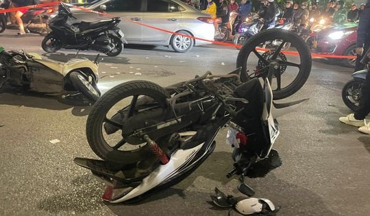 Truy tìm tài xế xe máy tông chết người ở Hà Nội