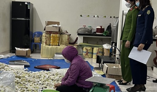Hà Nội: Phát hiện xưởng sản xuất bánh gạo giả nhãn hiệu Nhật Bản