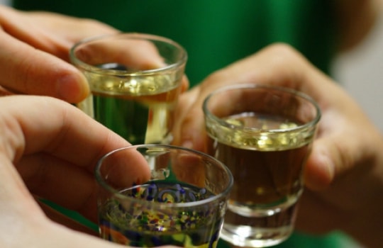 Cảnh báo ngộ độc rượu dịp cuối năm 