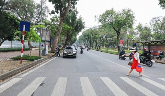 Cấm xe tại phố đi bộ Trần Nhân Tông và khu vực phụ cận vào cuối tuần