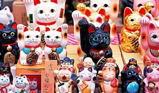 Thị trường quà tặng và đồ trang trí Tết Quý Mão đa dạng với hình mèo ngộ nghĩnh