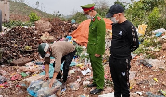 Hàng tấn thực phẩm bốc mùi hôi thối bị bắt giữ trên đường đi tiêu thụ
