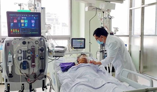 Ngừng tim phổi vì ngộ độc rượu methanol