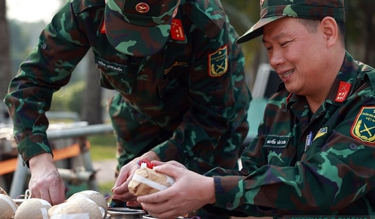 Trận địa pháo hoa ở Hồ Gươm trước giờ G