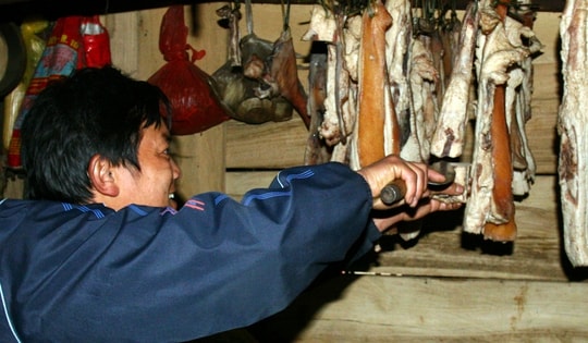 Đến Sì Lờ Lầu, tham gia 'tục ăn trộm' lấy may đêm giao thừa