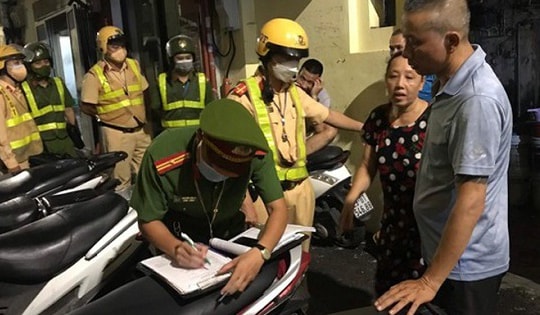 Xử phạt nhiều cá nhân, cơ quan trông xe vi phạm quanh hồ Hoàn Kiếm