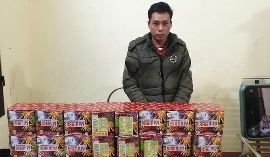 Bắt đối tượng buôn bán trái phép 25 kg pháo nổ