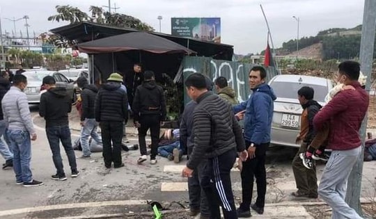 Khởi tố hình sự tài xế lao ô tô vào nhóm người ngồi sưởi ấm trên vỉa hè