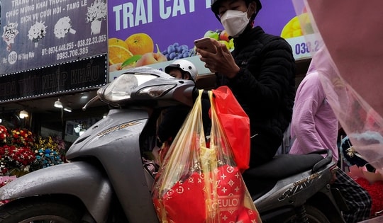 'Người vận chuyển' trong lễ tình nhân