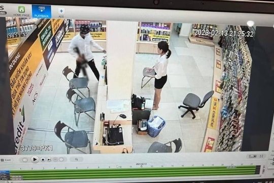 Lời khai của đối tượng mang súng cướp cửa hàng điện thoại