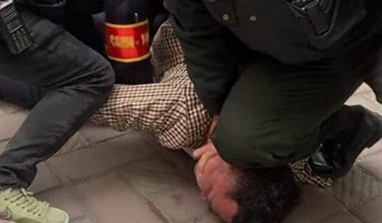 Tấn công người thi hành công vụ khi bị thổi nồng độ cồn