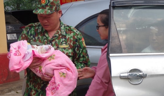 Bắt giữ nhóm đối tượng mua bán trẻ sơ sinh qua biên giới