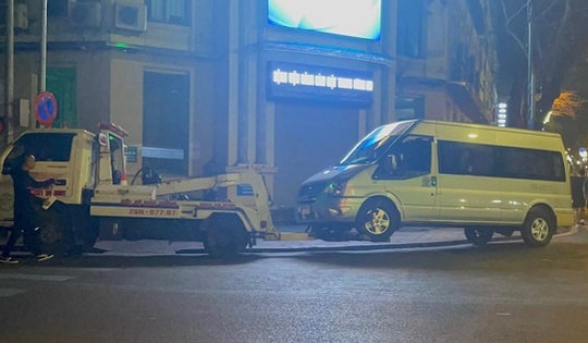 Tạm giữ tài xế xe khách vi phạm nồng độ cồn khi đang lái xe chở nhiều học sinh