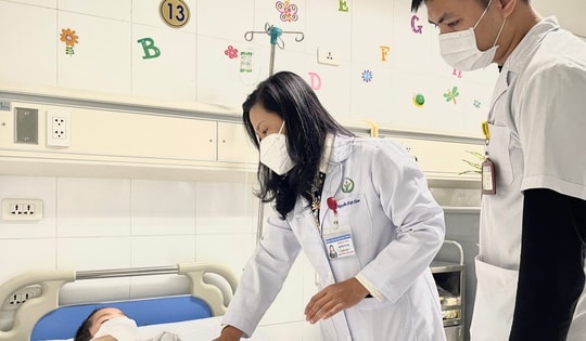 Bé trai 8 tuổi phải phẫu thuật cấp cứu vì tắc ruột do bã thức ăn